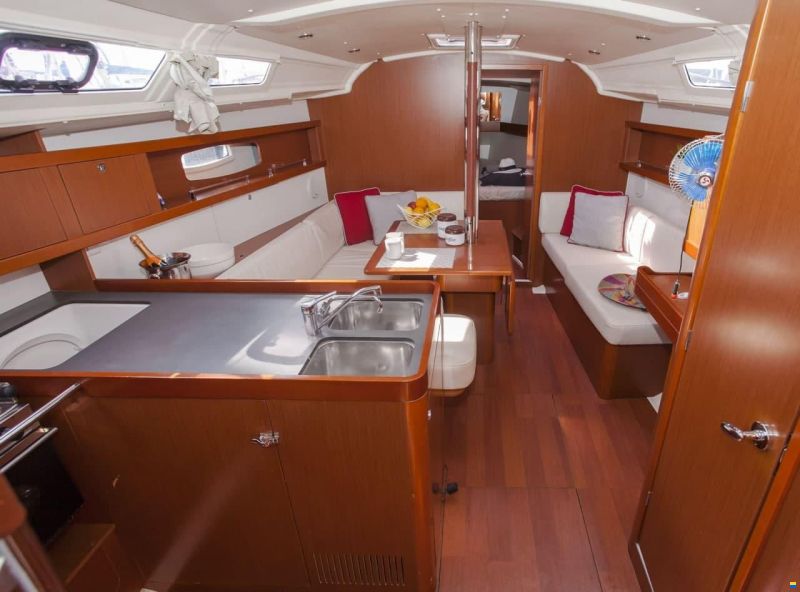 Beneteau Oceanis 37