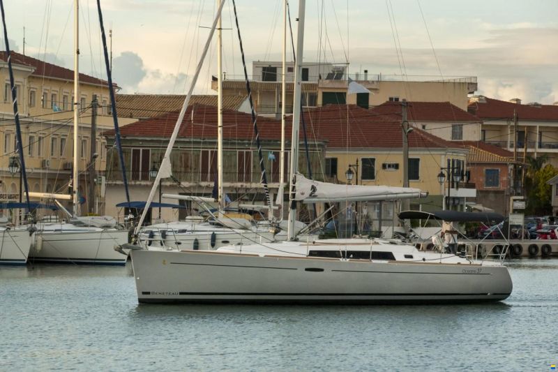 Beneteau Oceanis 37