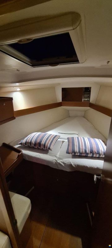 Beneteau Oceanis 37