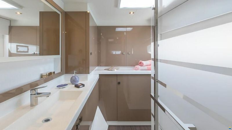 Fountaine Pajot Astréa 42