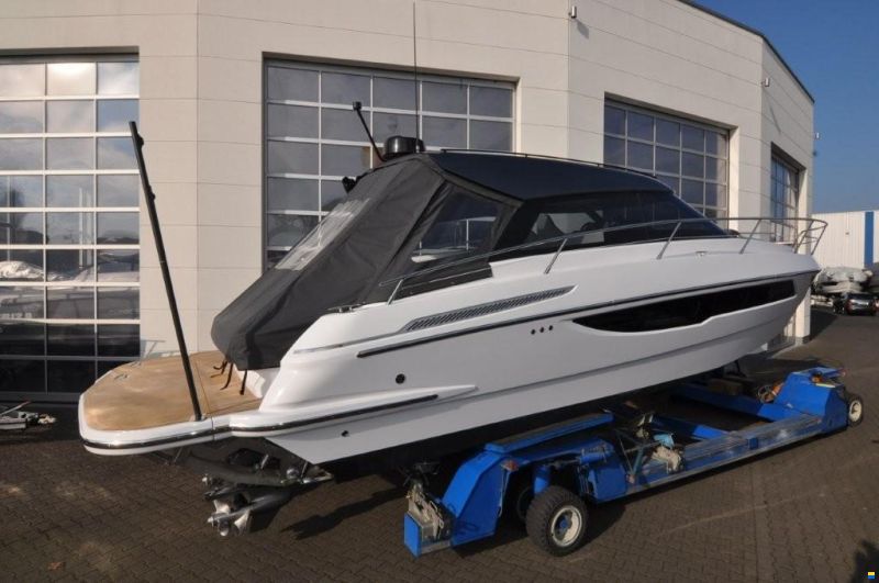 Focus Motor Yacht 36