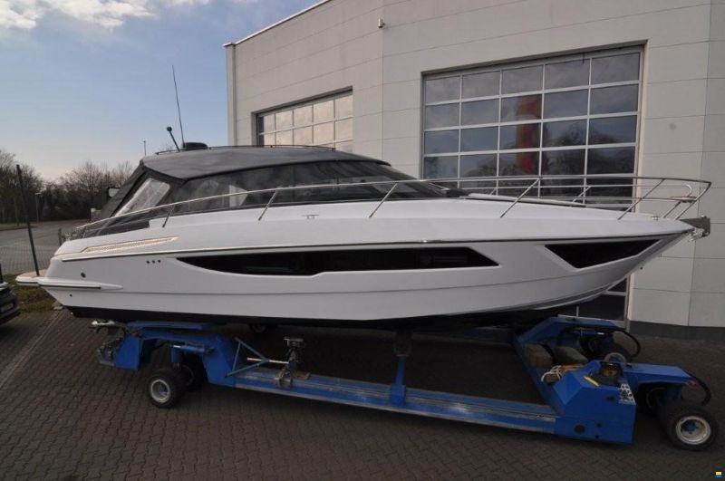 Focus Motor Yacht 36