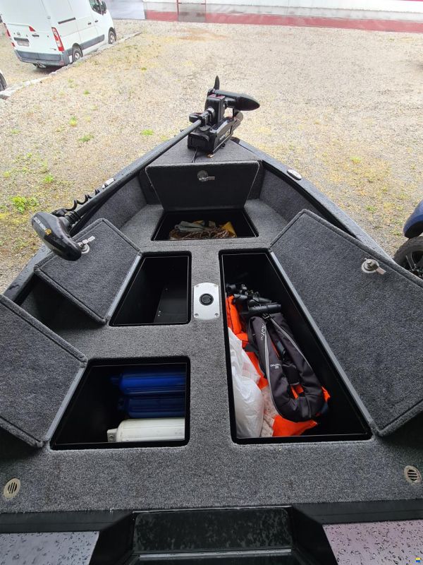 VBoats FishPro X7