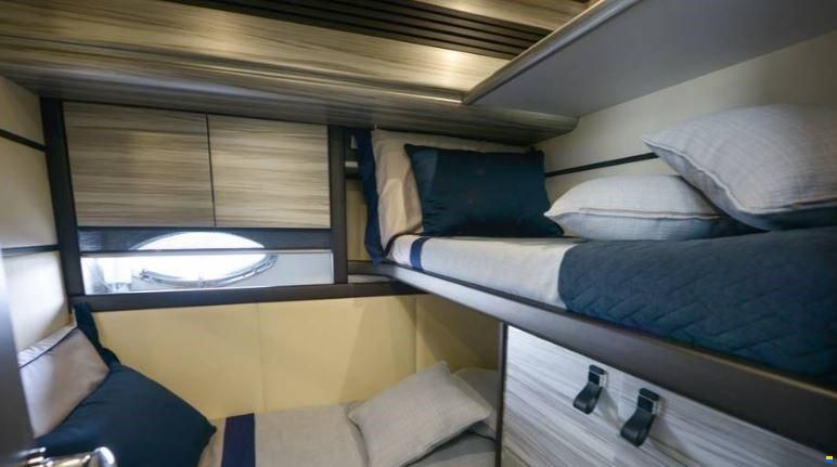 Pershing 76