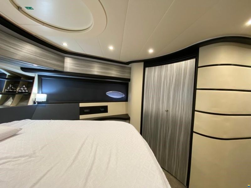 Pershing 76