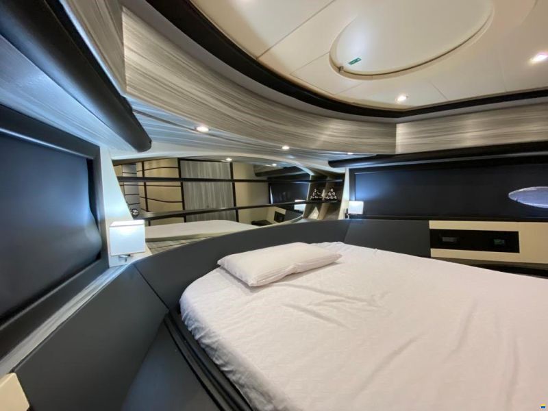 Pershing 76