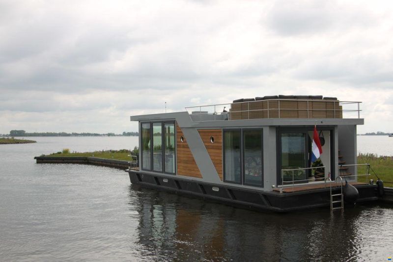 Houseboat Friesland 12.75 X 4.50 (inboar