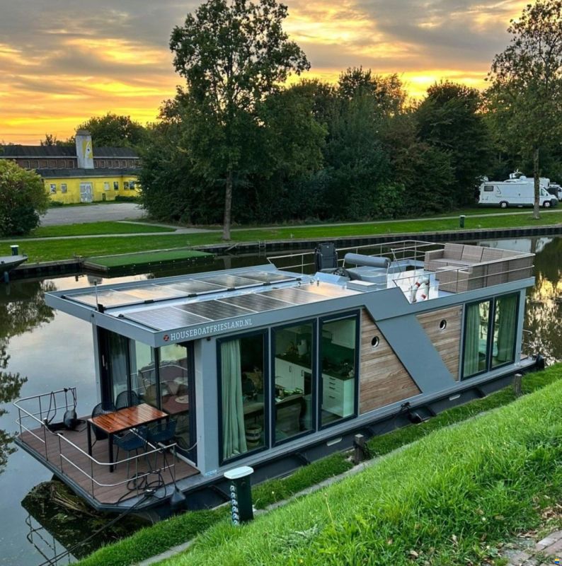 Houseboat Friesland 12.75 X 4.50 (inboar