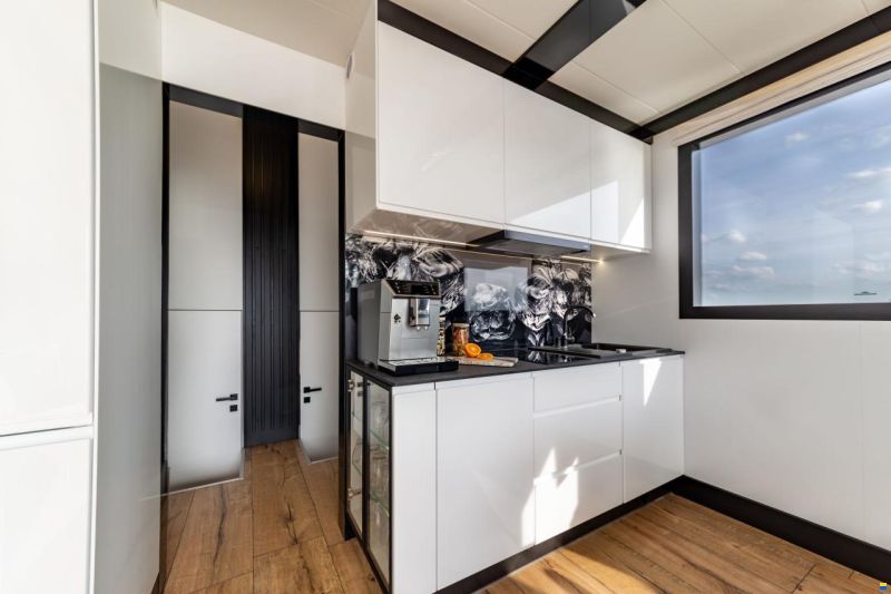 Nomadream Cat-House 1200 Double Decker Houseboat