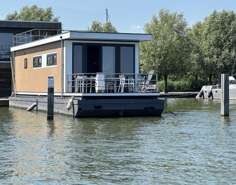 Vamos 46 Houseboat Charter
