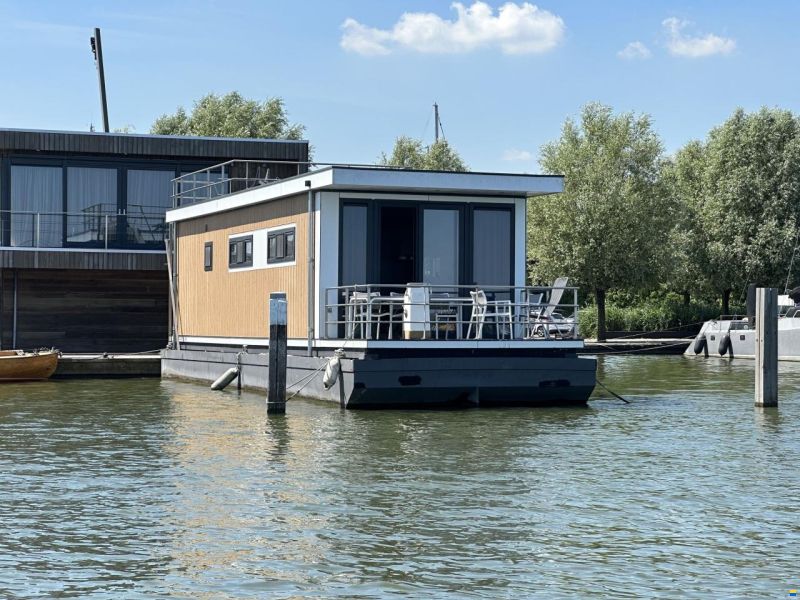 Vamos 46 Houseboat Charter