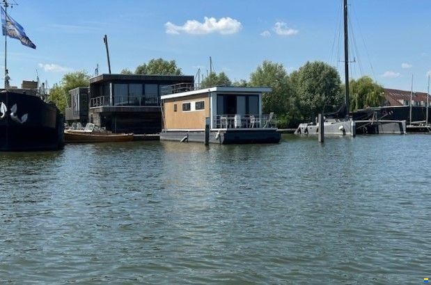 Vamos 46 Houseboat Charter