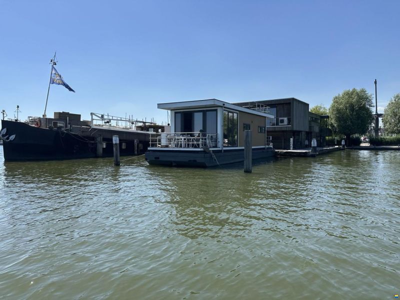 Vamos 46 Houseboat Charter