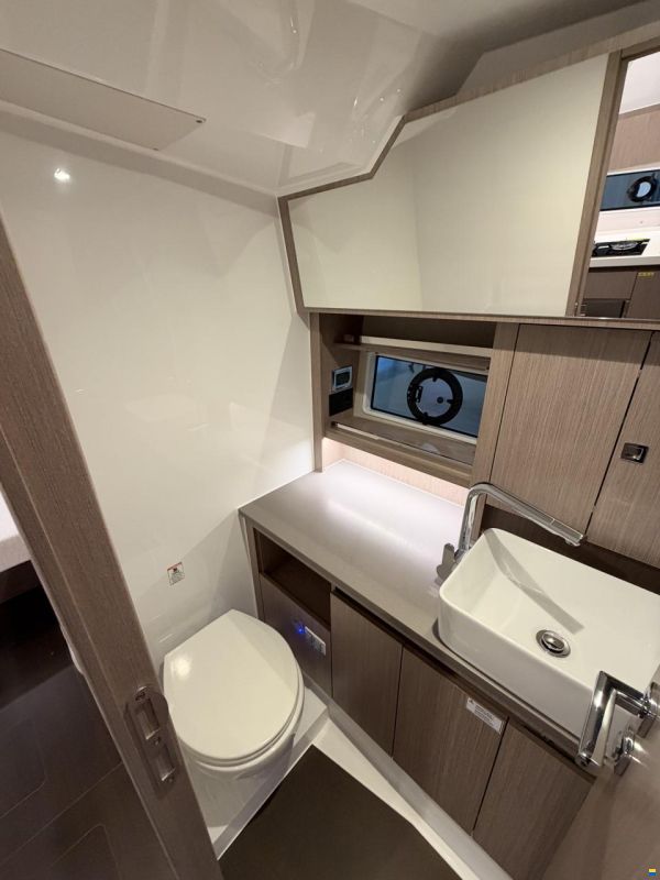 Sealine S335