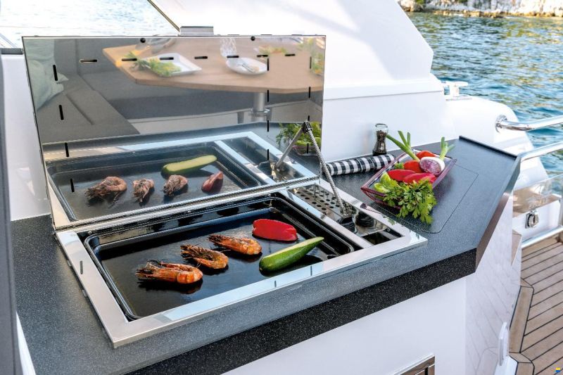 Sealine S335