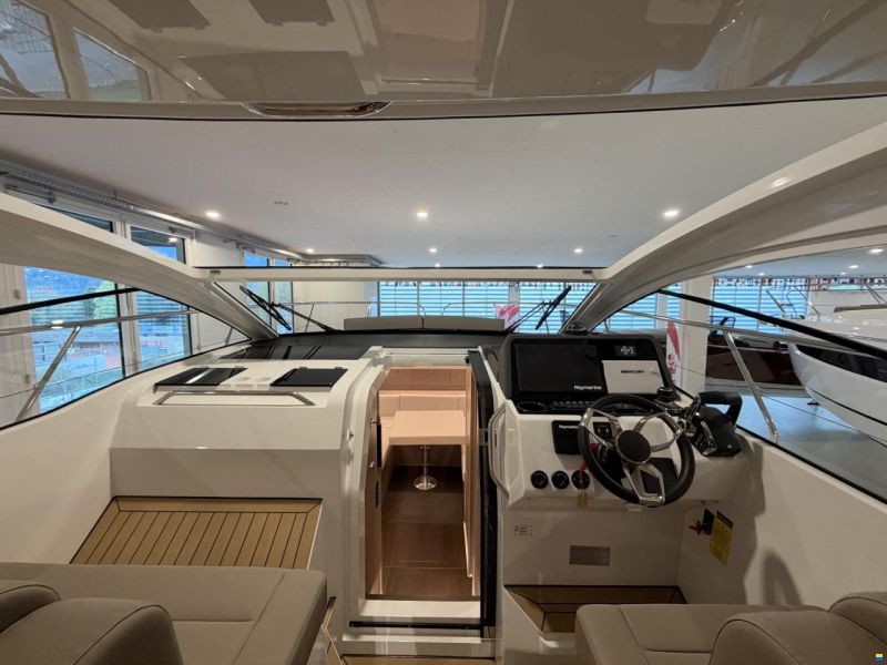 Sealine S335