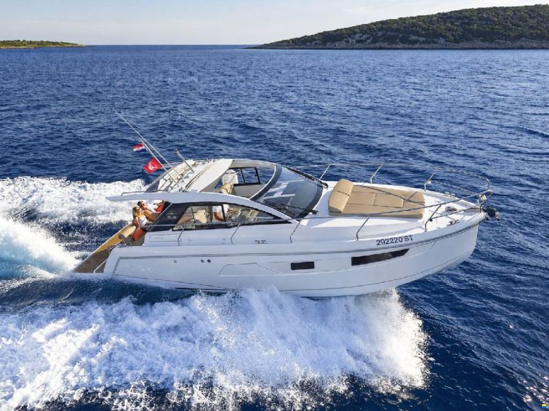 Sealine S335