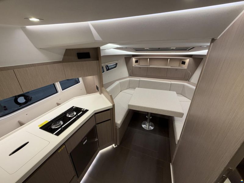 Sealine S335