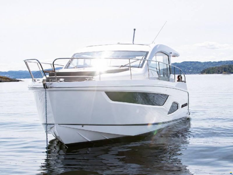 Sealine C390