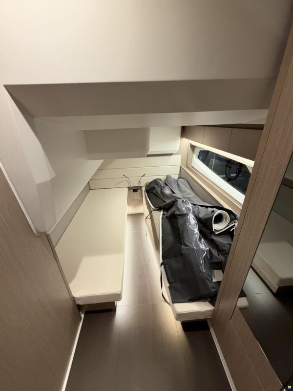 Sealine C390