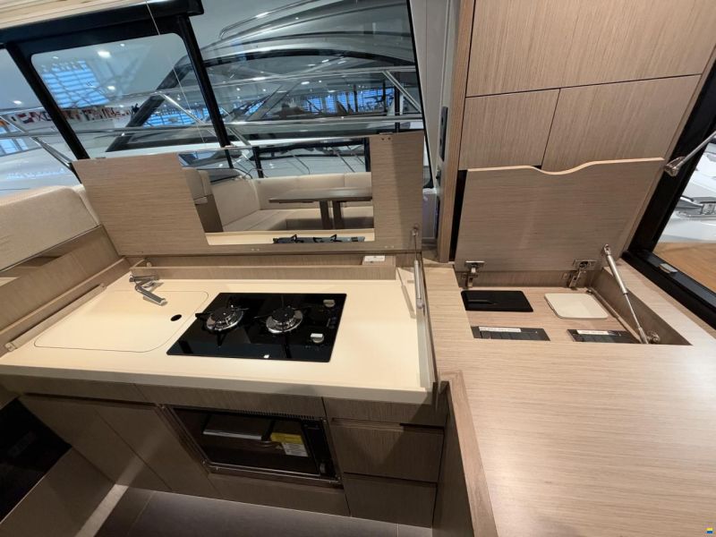 Sealine C390