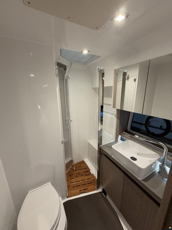Sealine C390