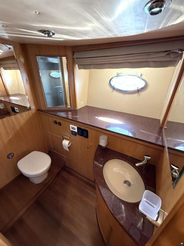Johnson Yachts Johnson 65 Flybrige