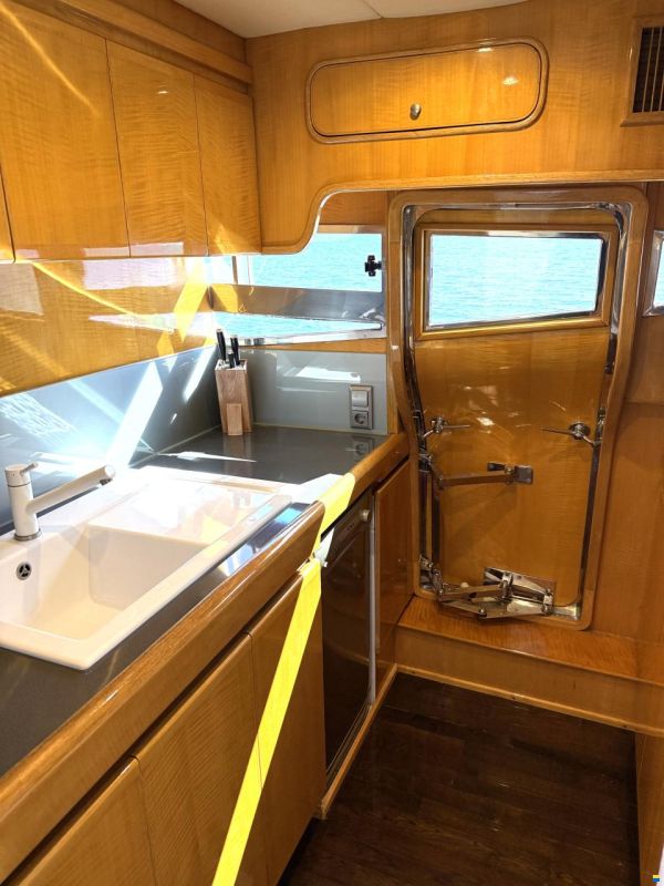 Johnson Yachts Johnson 65 Flybrige