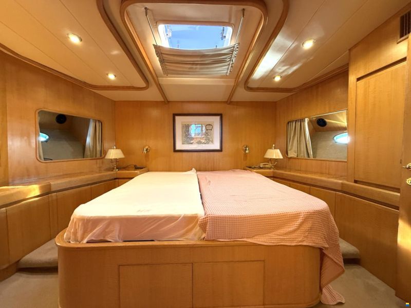 Johnson Yachts Johnson 65 Flybrige