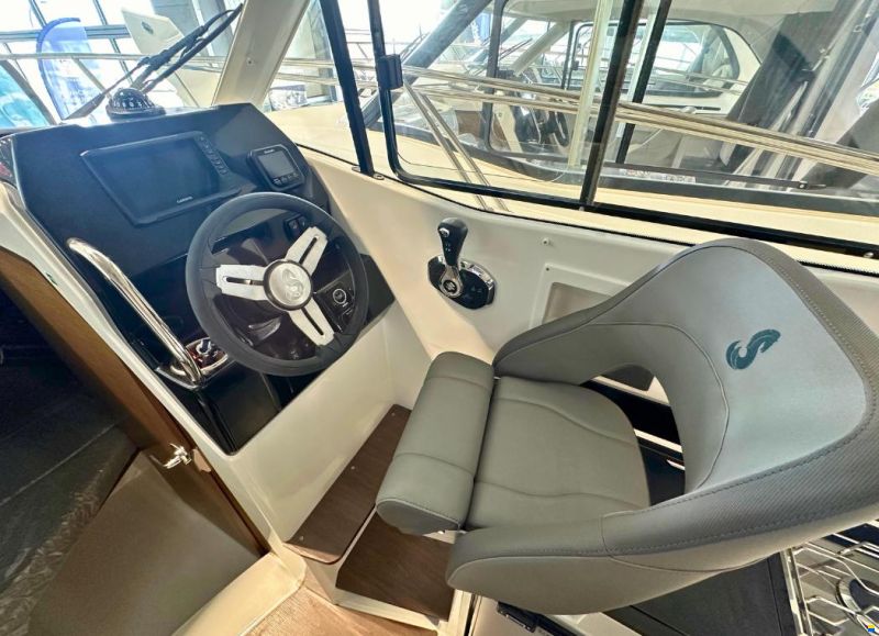 Beneteau Antares 7 Cruising