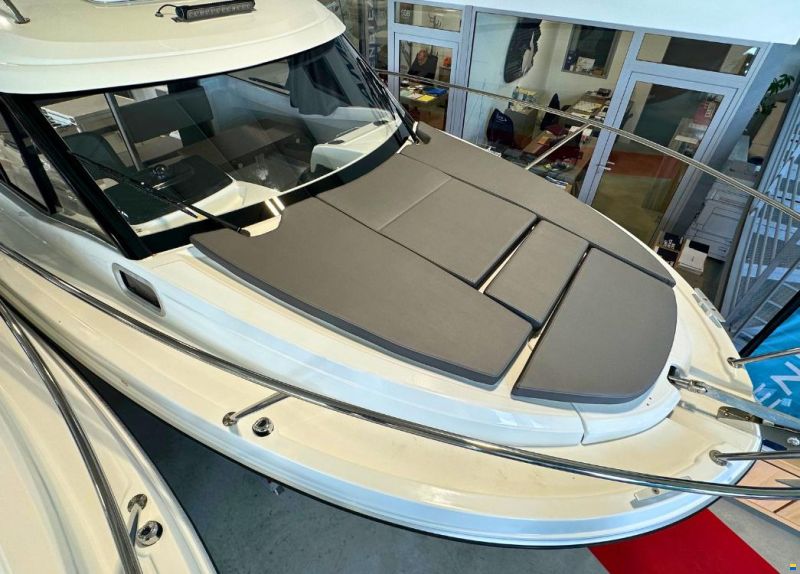 Beneteau Antares 7 Cruising