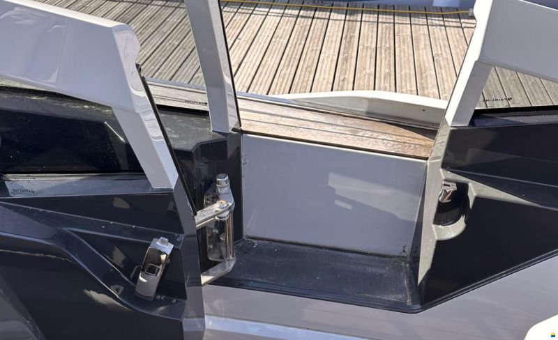 Fairline F//LINE 33