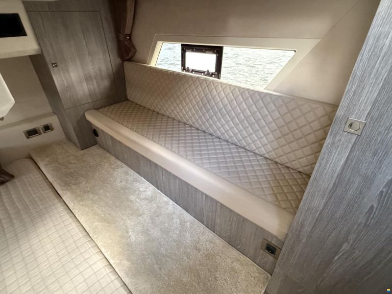 Maxima 37 Cruiser