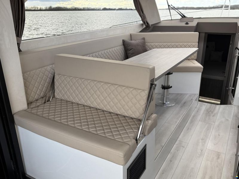 Maxima 37 Cruiser