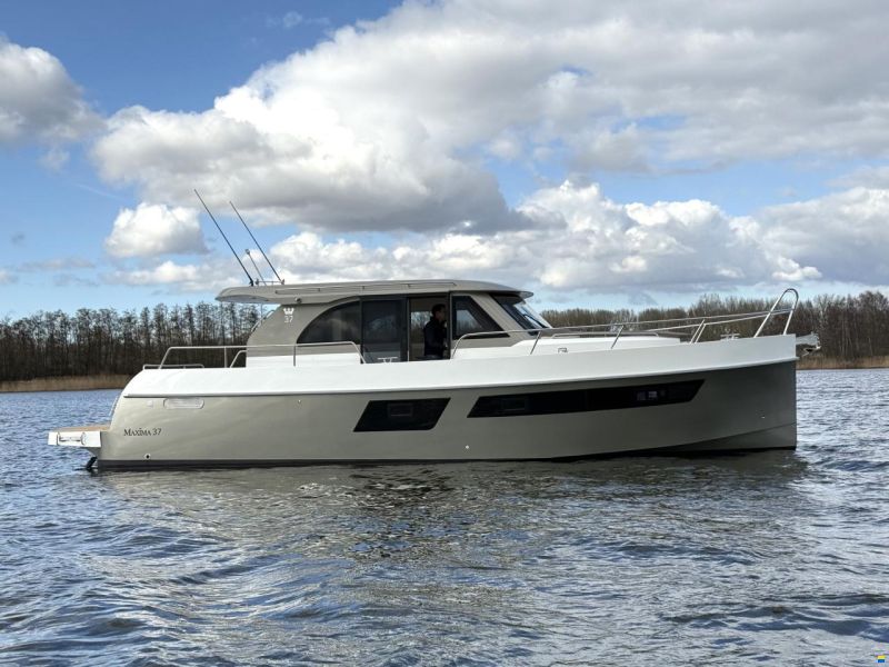 Maxima 37 Cruiser