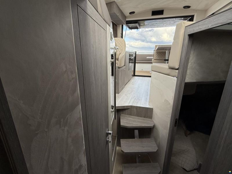 Maxima 37 Cruiser