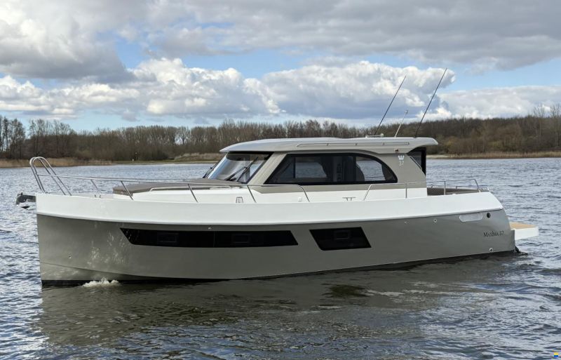 Maxima 37 Cruiser