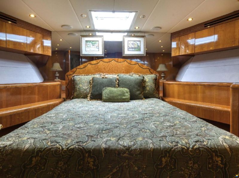 Hatteras 86'