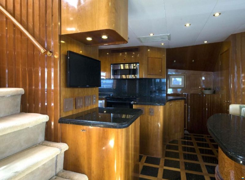Hatteras 86'