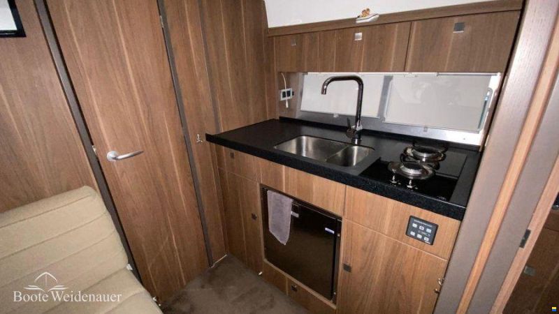 Sealine S330