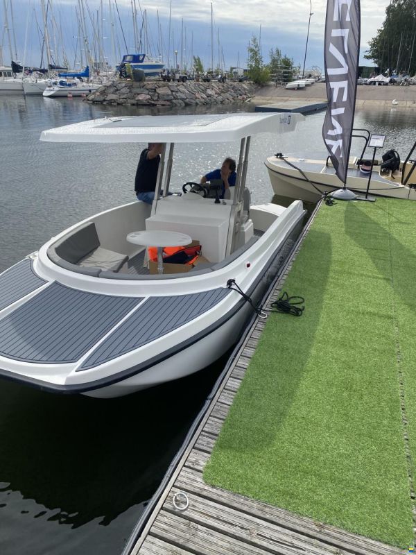 ESB SunnyCat Electric Boat