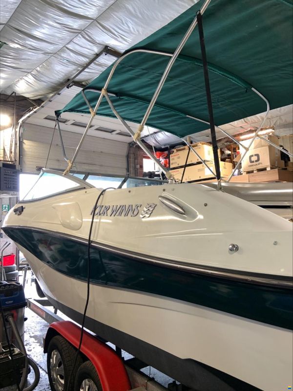 Four Winns Sundowner 215