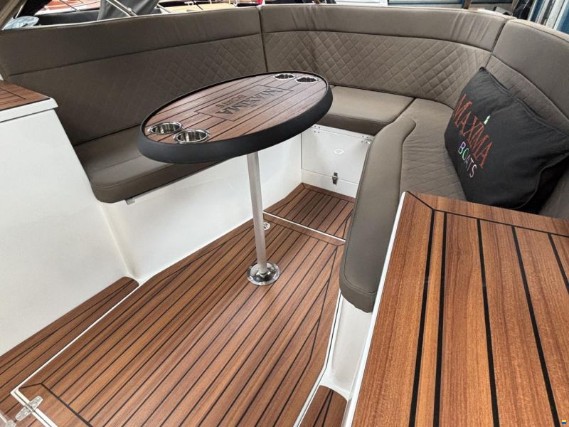 Maxima 640 Tender