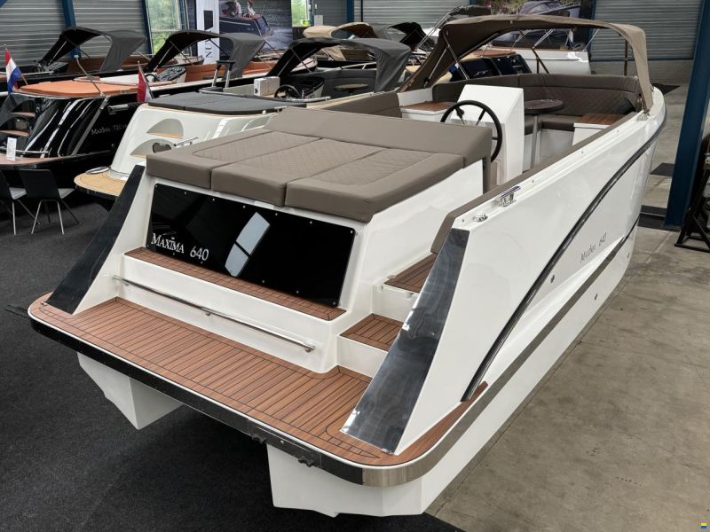 Maxima 640 Tender
