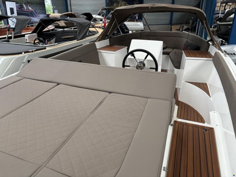 Maxima 640 Tender