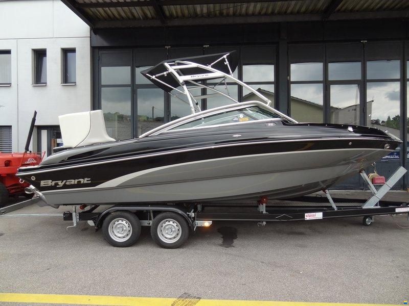 Bryant Boats 210