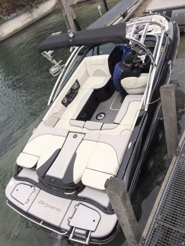 Bryant Boats 210