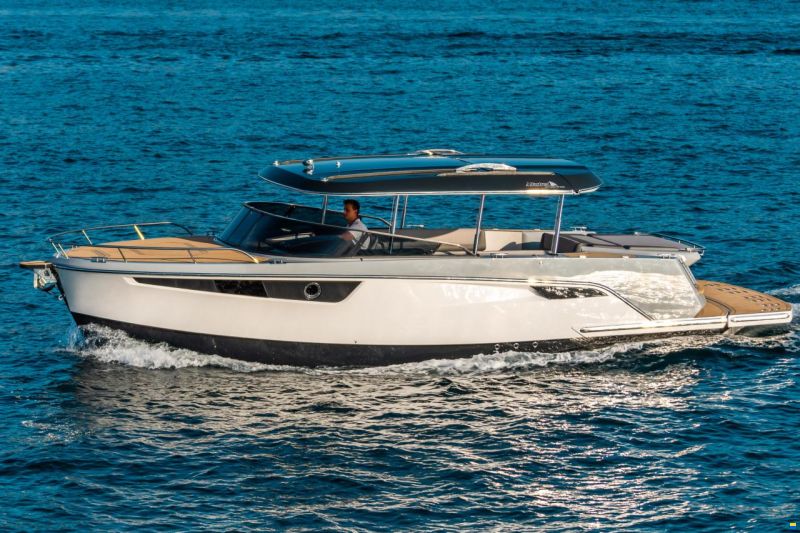 Alfastreet 28 Cabin