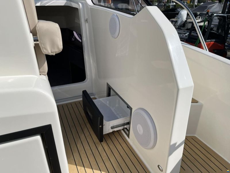 Quicksilver 875 Sundeck