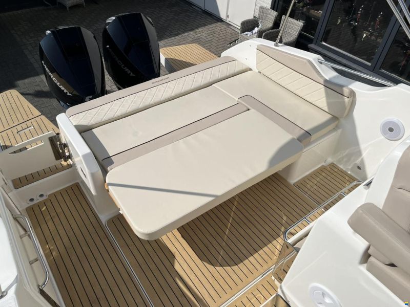 Quicksilver 875 Sundeck